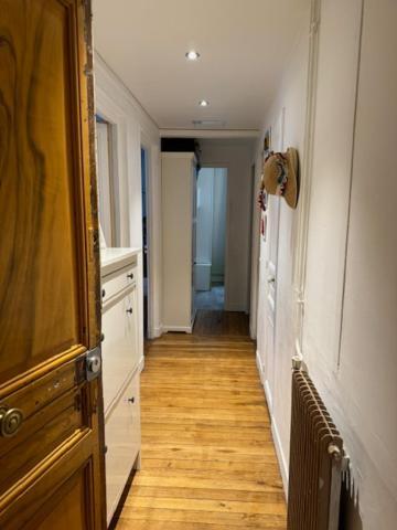 Haussmannien Lumineux, 2 Chambres. Appartamento *